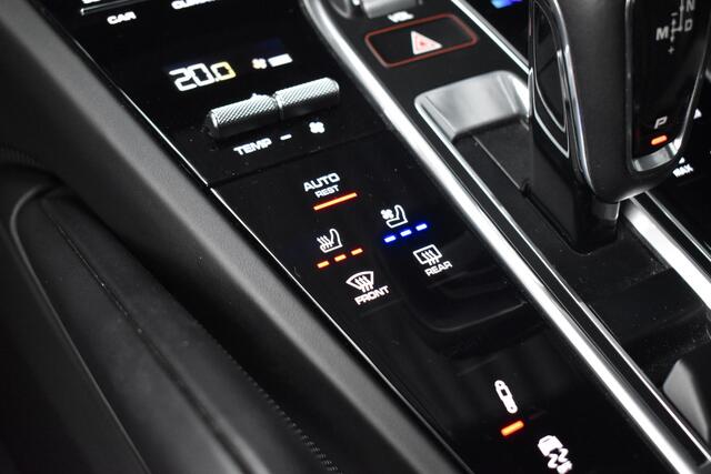 Porsche CAYENNE Coupé 3.0 E-Hybrid Platinum Edition SportDesign *Krijt* | Sportuitlaat | ACC | Trekhaak | Ventilatie | Achterasbesturing | Bose | Head-Up | 22'' Wielen |