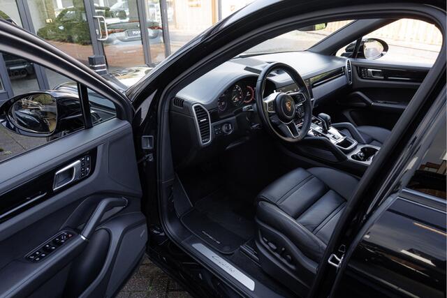 Porsche CAYENNE Coupé 3.0 E-Hybrid Black Sport Design Orig. NL - Soft Close - Bose
