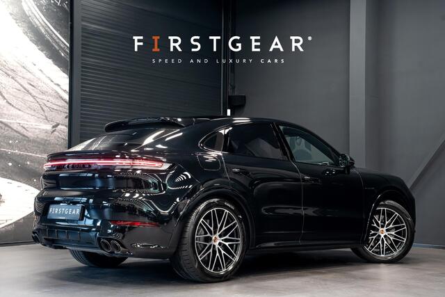 Porsche CAYENNE Coupé 3.0 E-Hybrid Black Edition *BOSE / Panorama / Sport-Chrono / HUD / Keyless / Soft-close*