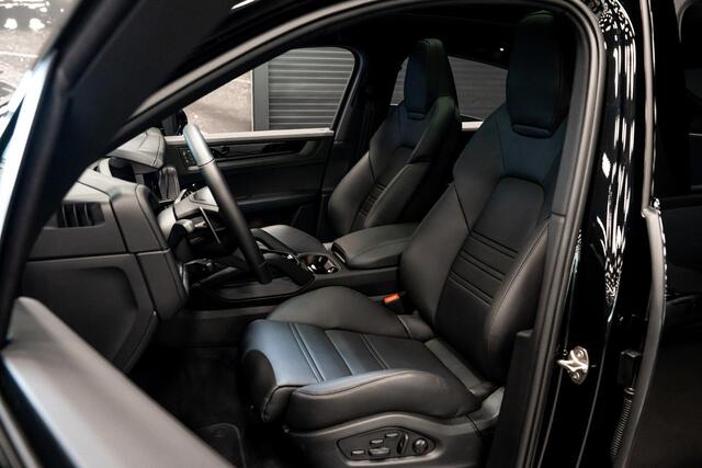 Porsche CAYENNE Coupé 3.0 E-Hybrid Black Edition *BOSE / Panorama / Sport-Chrono / HUD / Keyless / Soft-close*