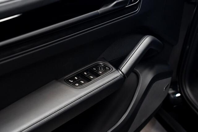 Porsche CAYENNE Coupé 3.0 E-Hybrid Black Edition *BOSE / Panorama / Sport-Chrono / HUD / Keyless / Soft-close*