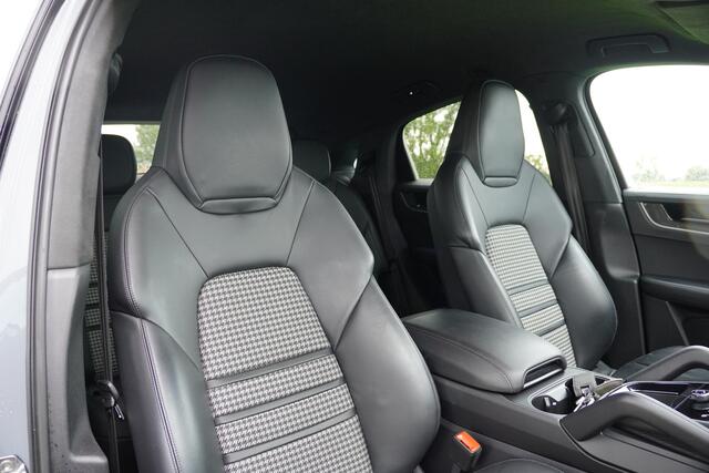 Porsche CAYENNE Coupé 3.0 E-Hybrid / BTW / Light Weight Pack / Pepita Bekleding