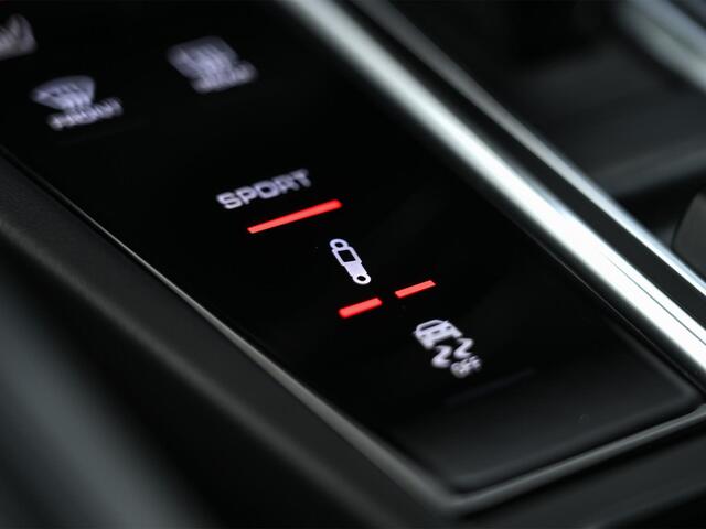 Porsche CAYENNE 3.0 | Panoramadak | Achterasbesturing | Dealeronderhouden | 360 Camera | Luchtvering | Adaptive Cruise | Stoelverwarming V+A | Memory seat | Trekhaak |