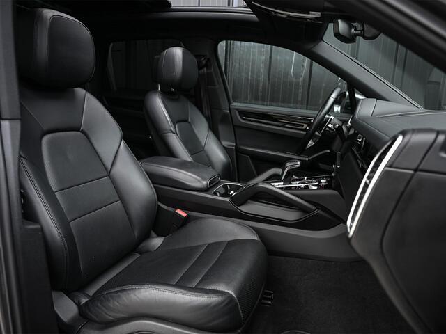 Porsche CAYENNE 3.0 | Panoramadak | Achterasbesturing | Dealeronderhouden | 360 Camera | Luchtvering | Adaptive Cruise | Stoelverwarming V+A | Memory seat | Trekhaak |