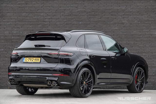Porsche CAYENNE 3.0 E-Hybrid 462Pk | Tech Art | Sport-Design Pakket | Akrapovic | Luchtvering | Panoramadak | 360° Camera | 22''