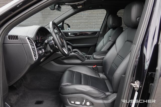 Porsche CAYENNE 3.0 E-Hybrid 462Pk | Tech Art | Sport-Design Pakket | Akrapovic | Luchtvering | Panoramadak | 360° Camera | 22''