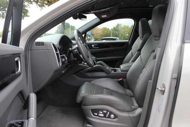 Porsche CAYENNE Coupé 3.0 E-Hybrid / Trekhaak / Panoramadak / 360Camera / Keyless / 21'' / Softclose / Luchtvering / Bose / Sportdesign+Chrono / Stoel+Stuurverwarming / Dodehoek / DAB / ACC – foto 10