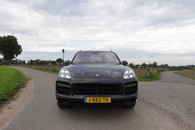 Porsche CAYENNE 4.0 Turbo | FULL OPTION | Softclose | Panoramadak | Trekhaak | Massage | PSCB | PASM | Achterasbesturing | BOSE | – foto 4