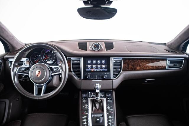Porsche MACAN 3.6 Turbo Trekhaak - Panoramadak - Stuurbekrachtiging Plus - Sport Chrono Pakket - Interieurvoorverwarming - Stoelverwarming voor/achter - Cruise Control - BOSE - Park assistent voor/achter -