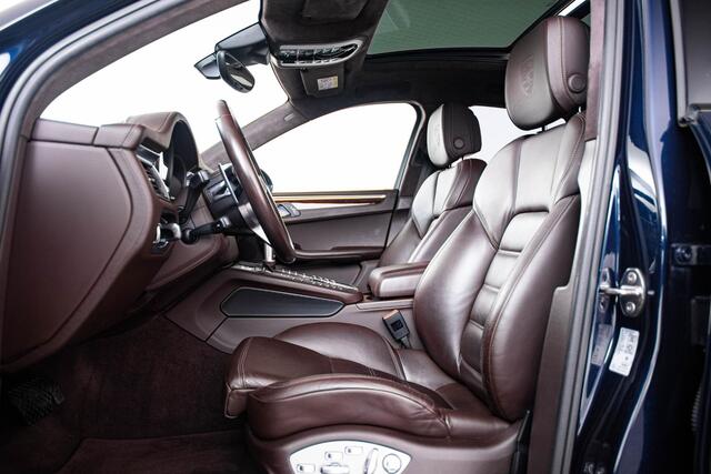 Porsche MACAN 3.6 Turbo Trekhaak - Panoramadak - Stuurbekrachtiging Plus - Sport Chrono Pakket - Interieurvoorverwarming - Stoelverwarming voor/achter - Cruise Control - BOSE - Park assistent voor/achter -