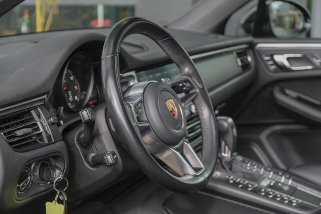 Porsche MACAN T 2.0 245pk Facelift Panoramadak Luchtvering Trekhaak elektrisch Adaptive cruise 21" LMV