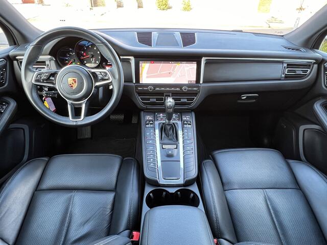 Porsche MACAN 2.0 245 pk Facelift Panoramadak Luchtvering Bose Leer Led Koplampen Dab Camera 21 Inch RS Spyder Velgen NL Auto AWD
