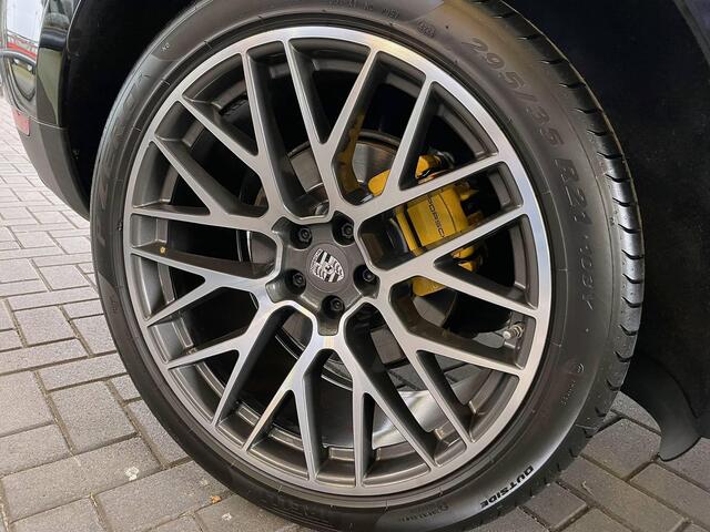 Porsche MACAN 3.0 S | Nw model | Volleder | Luchtvering | Carbon | Pano | Voor en Achterzetels verw | Elek Trekhaak | Bose | SportChrono | Org NL