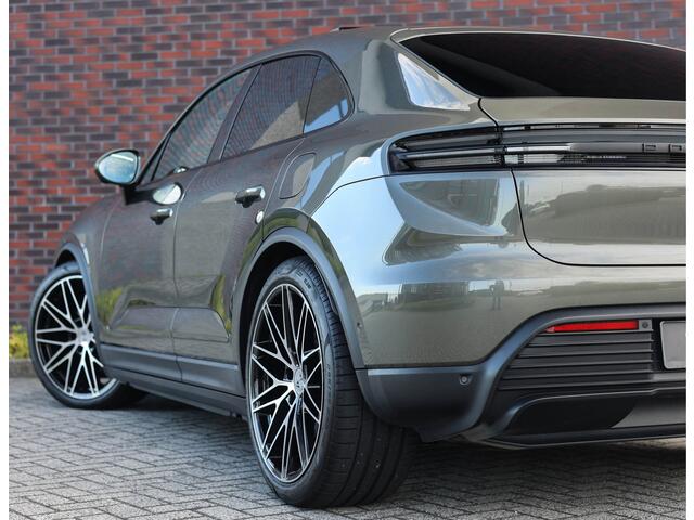 Porsche MACAN 4 100 kWh *Pas. Display*BOSE*Pano*HUD*