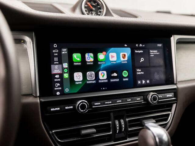 Porsche MACAN 2.9 Turbo SportDesign 441Pk (1e EIGENAAR, ORG. NL, PANORAMADAK, APPLE CARPLAY, SPORT CHRONO PAKKET, ALCANTARA HEMEL, SPORT UITLAAT, KERAMISCHE REMMEN, ALARM KLASSE 5, CAMERA, DEALER ONDERHOUDEN, NIEUWSTAAT)