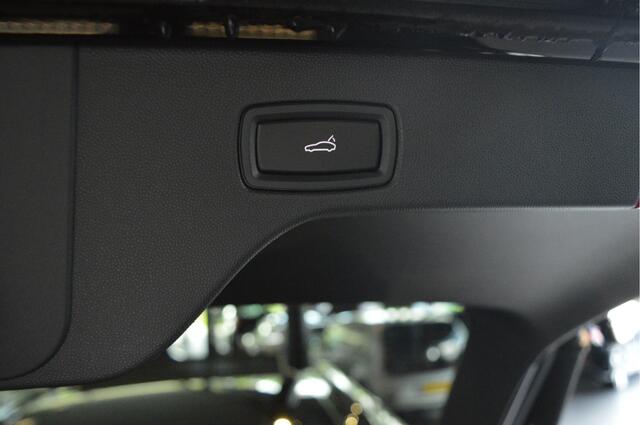 Porsche MACAN 4 100 kWh navi pano camera led pdc cruise 21 inch !!