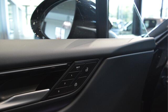Porsche MACAN 4 100 kWh navi pano camera led pdc cruise 21 inch !!