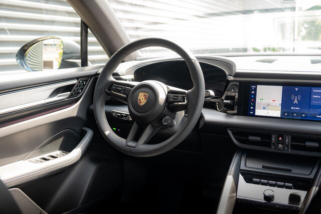 Porsche MACAN Electric Luchtvering/ Panoramadak / BOSE® / NP ¤ 106.000