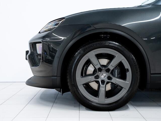Porsche MACAN 4