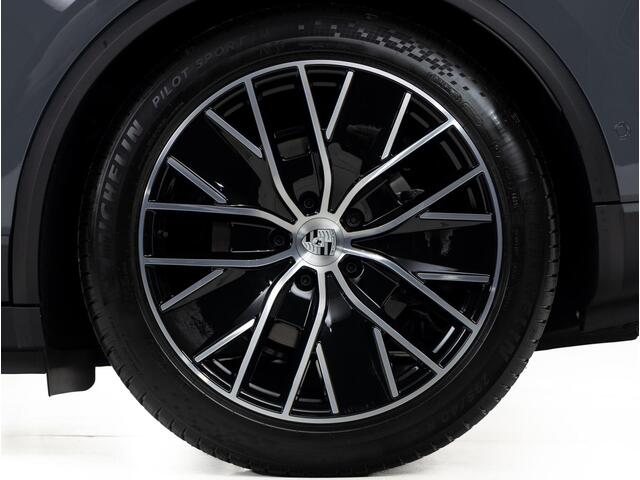 Porsche MACAN 4