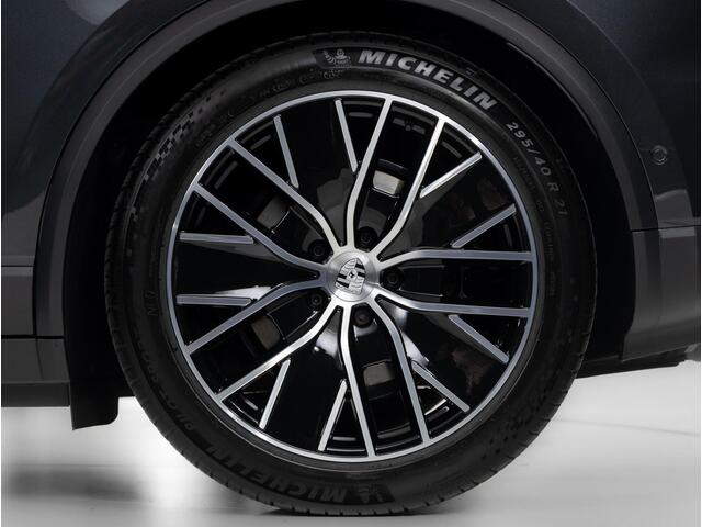 Porsche MACAN 4