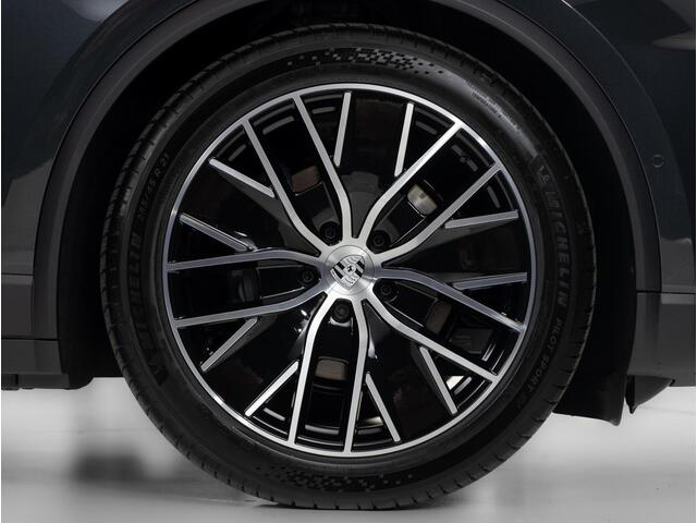 Porsche MACAN 4
