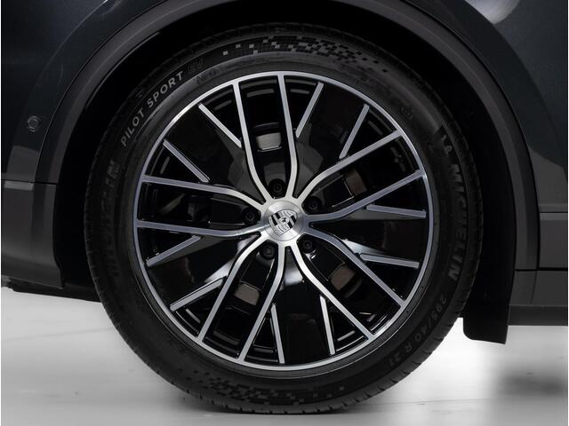 Porsche MACAN 4