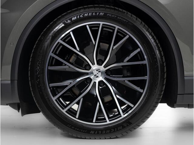 Porsche MACAN 4
