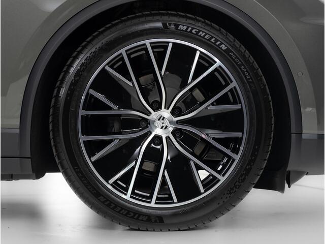 Porsche MACAN 4