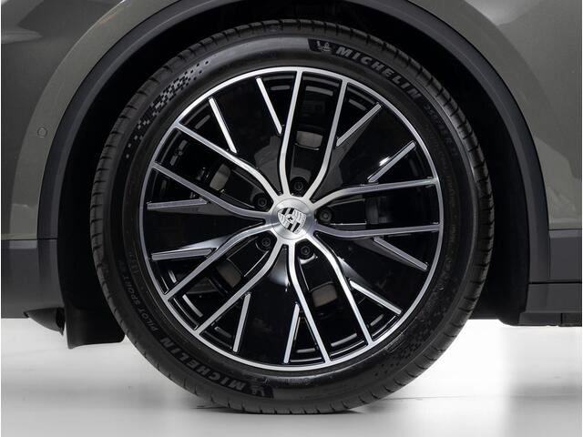 Porsche MACAN 4