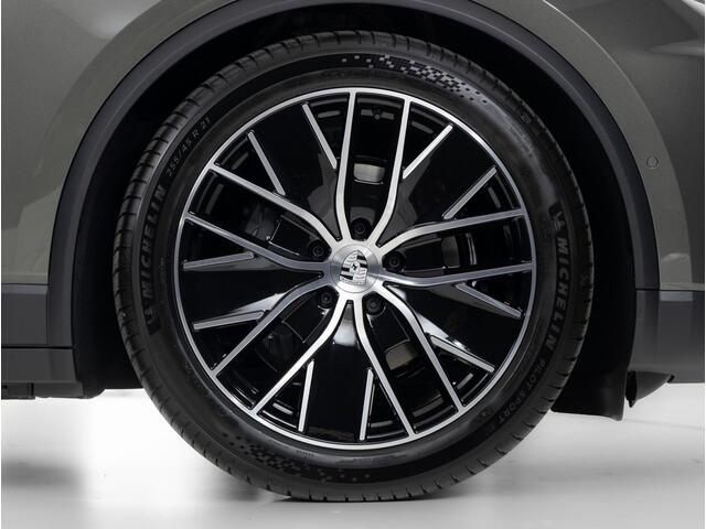 Porsche MACAN 4