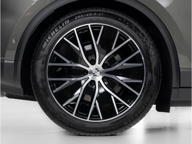 Porsche MACAN 4