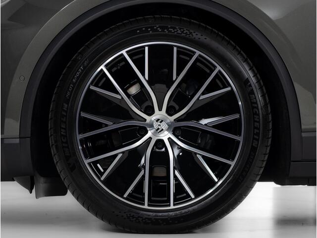 Porsche MACAN 4