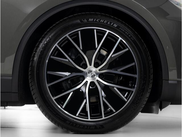 Porsche MACAN 4