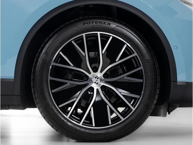 Porsche MACAN 4