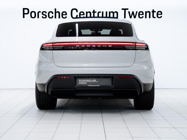 Porsche MACAN 4