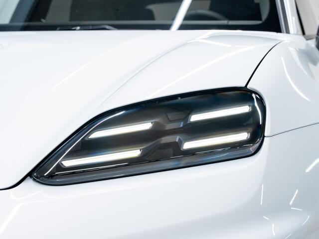 Porsche MACAN 4