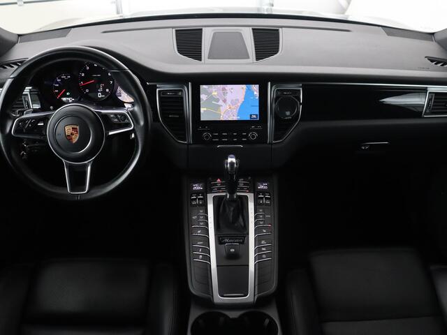 Porsche MACAN 2.0 | GTS Pack | Panoramadak | Bose | Carplay | Camera | 18 voudige sportstoelen | Stoelverwarming | Trekhaak | Navigatie | Leder | Memory | DAB+ | 21'' Turbo velgen
