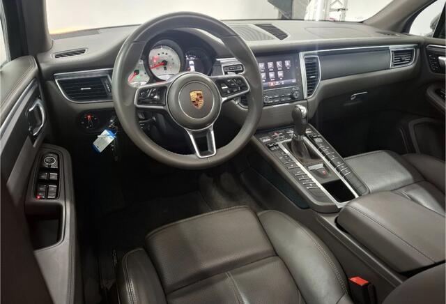 Porsche MACAN 2.0 1e EIG. / Pano / Sport-design-pakket zwart / Comfortstoelen 14-wegs / Dashboard leder
