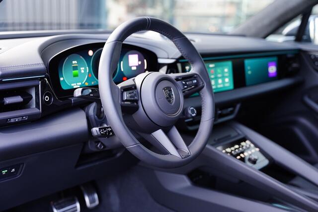Porsche MACAN Turbo 100 kWh / Passenger Display / Panoramadak / 2 D.Km