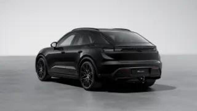 Porsche MACAN 4