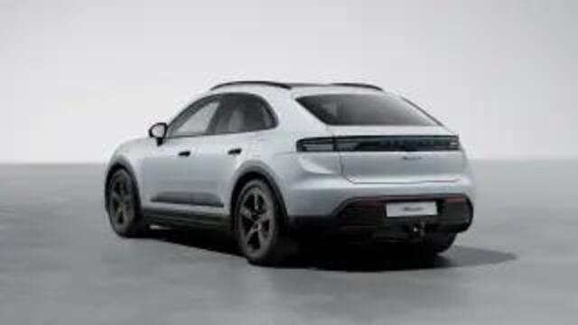 Porsche MACAN 4