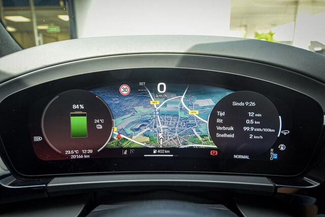 Porsche MACAN 4 100 kWh l luchtvering l Pano l Matrix Led
