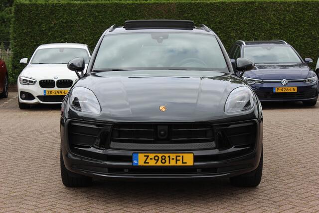 Porsche MACAN 2.0 T / Trekhaak / Panoramadak / Camera / Luchtvering / Keyless / 21'' / Adaptieve Stoelen / Sportchrono / CarPlay / Stoel+Stuurverwarming / Dodehoek / DAB / ACC