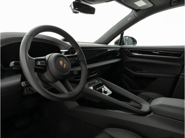 Porsche MACAN 4