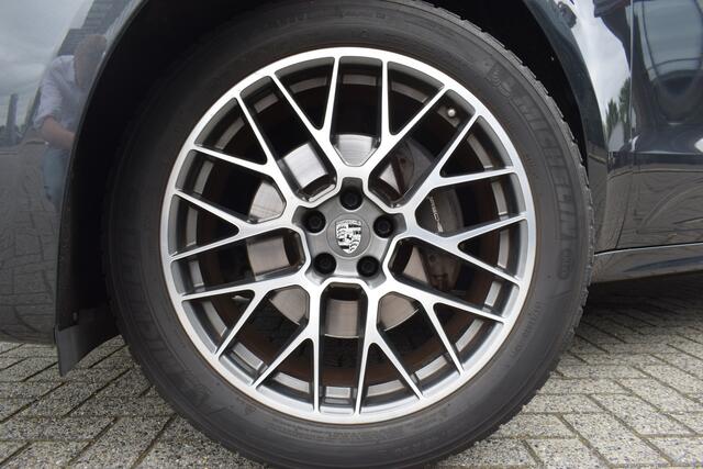Porsche MACAN 2.0 | Consignatie Auto | Luchtvering | Sport Uitlaat | Panorama | Trekhaak |