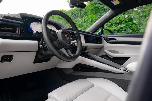 Porsche MACAN 4 100 kWh 408pk | HUD | PassDisply | ACC | Trekh.