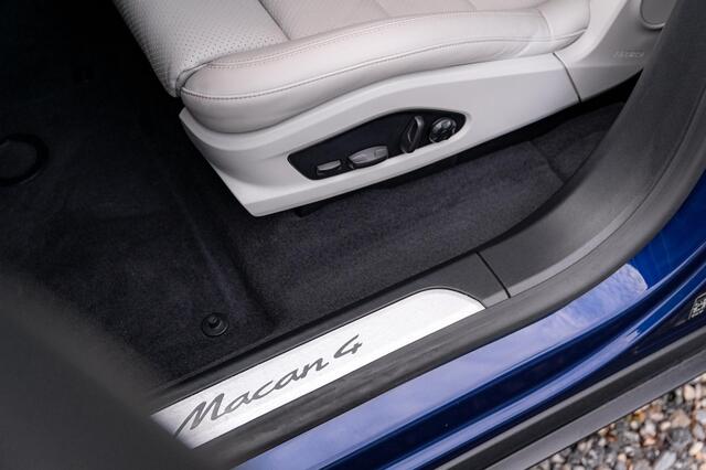 Porsche MACAN 4 100 kWh 408pk | HUD | PassDisply | ACC | Trekh.