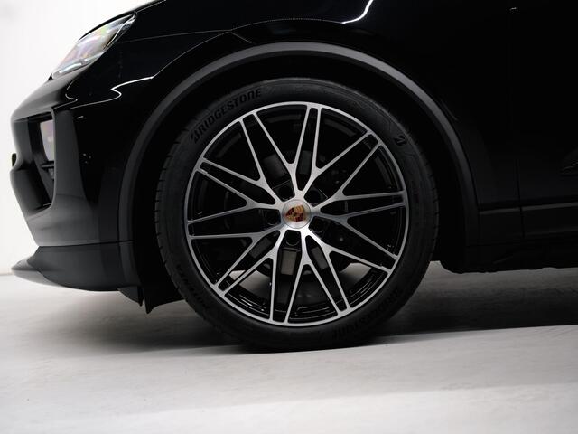 Porsche MACAN 4