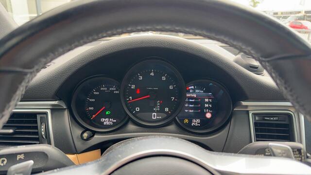 Porsche MACAN 2.0 / Pano / Trekhaak / Luchtvering / Bose / Nwe Distr Ketting + Turbo